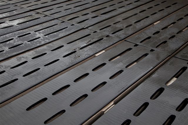 C32 156W/6'3" - 1.91m Slatted Rubber